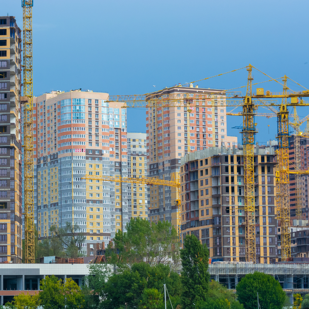 Building project with cranes